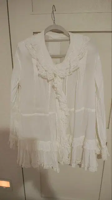 핑크하우스 프릴 블라우스 화이트 긴팔