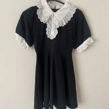미사용 새상품 evelyn 옷깃 프릴 컷 OP