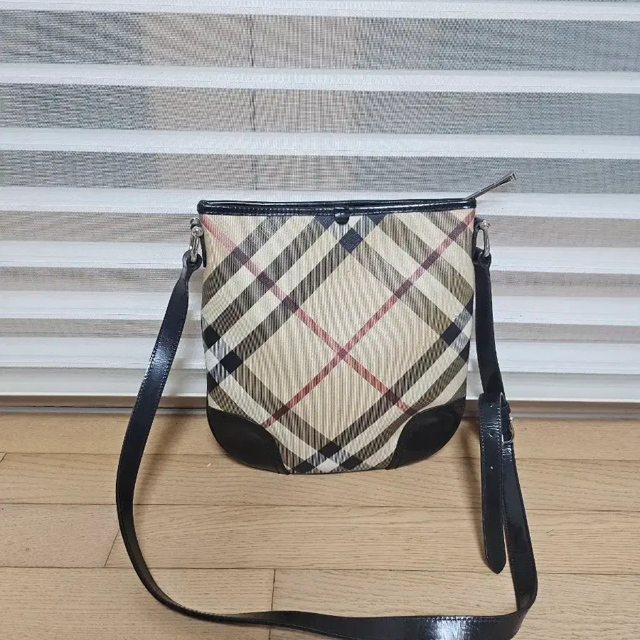 버버리 체크 숄더백 27x28