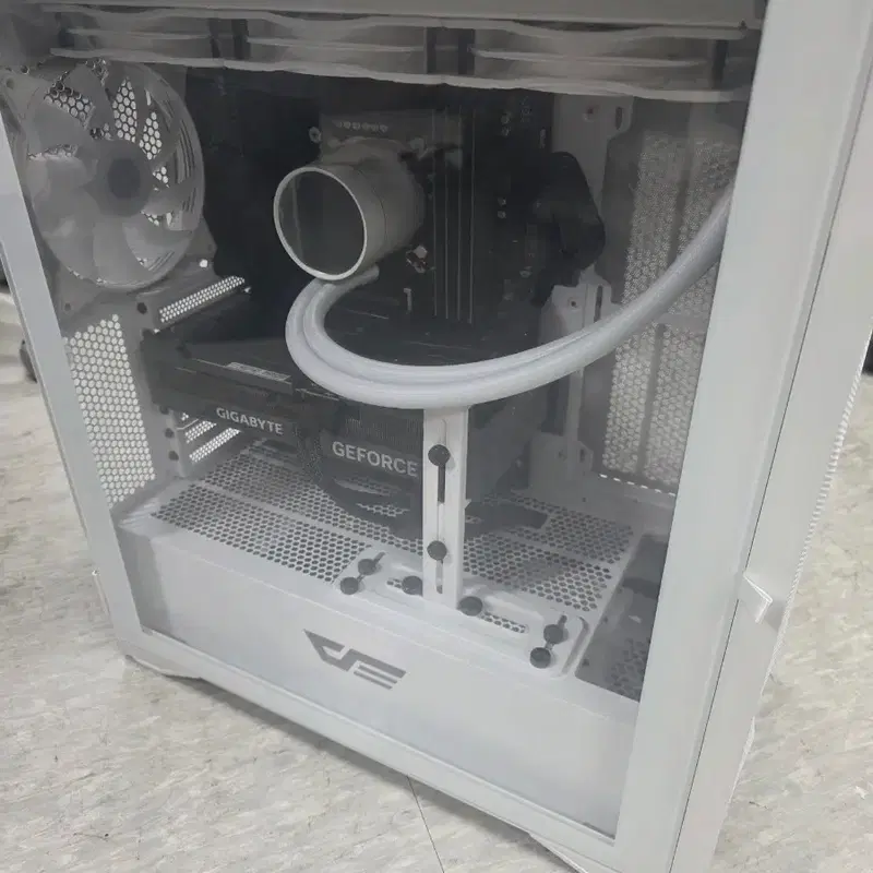 13900kf 64ram 4070ti 12gb 본체팝니다