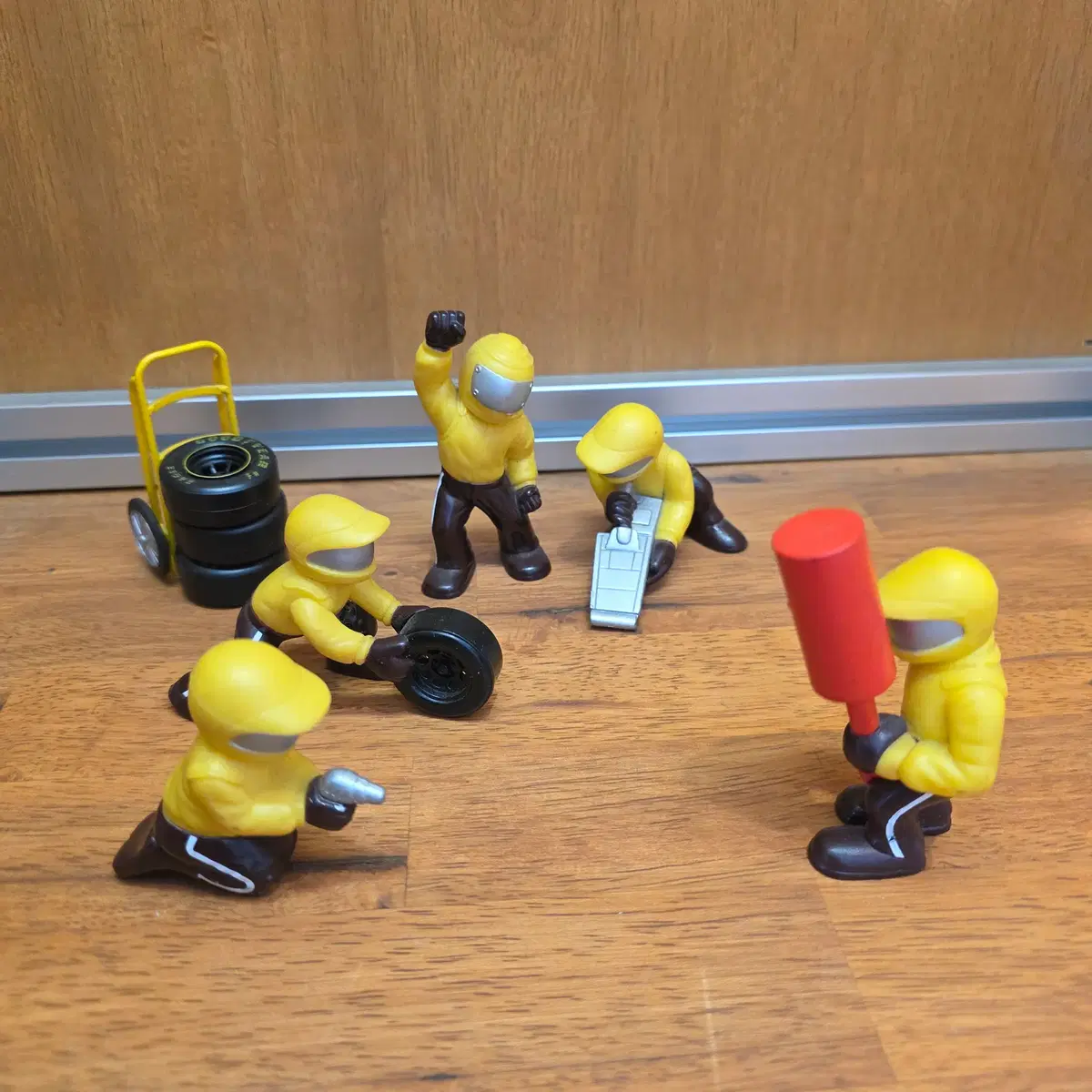 Winners Circle NASCAR Pit Crew Series, Yellow Version