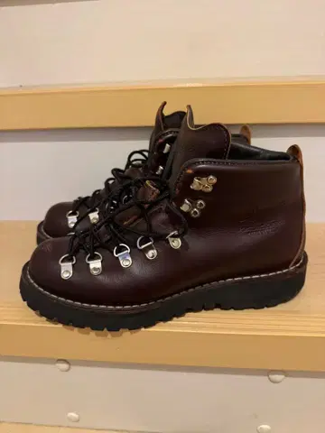 Danner 마운틴 부츠 다크 브라운