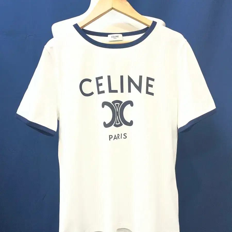 셀린느(CELINE) 트리옹프 로고 코튼 반팔 티셔츠 L 화이트/네이비 | 새옷급 | 정가 110만원