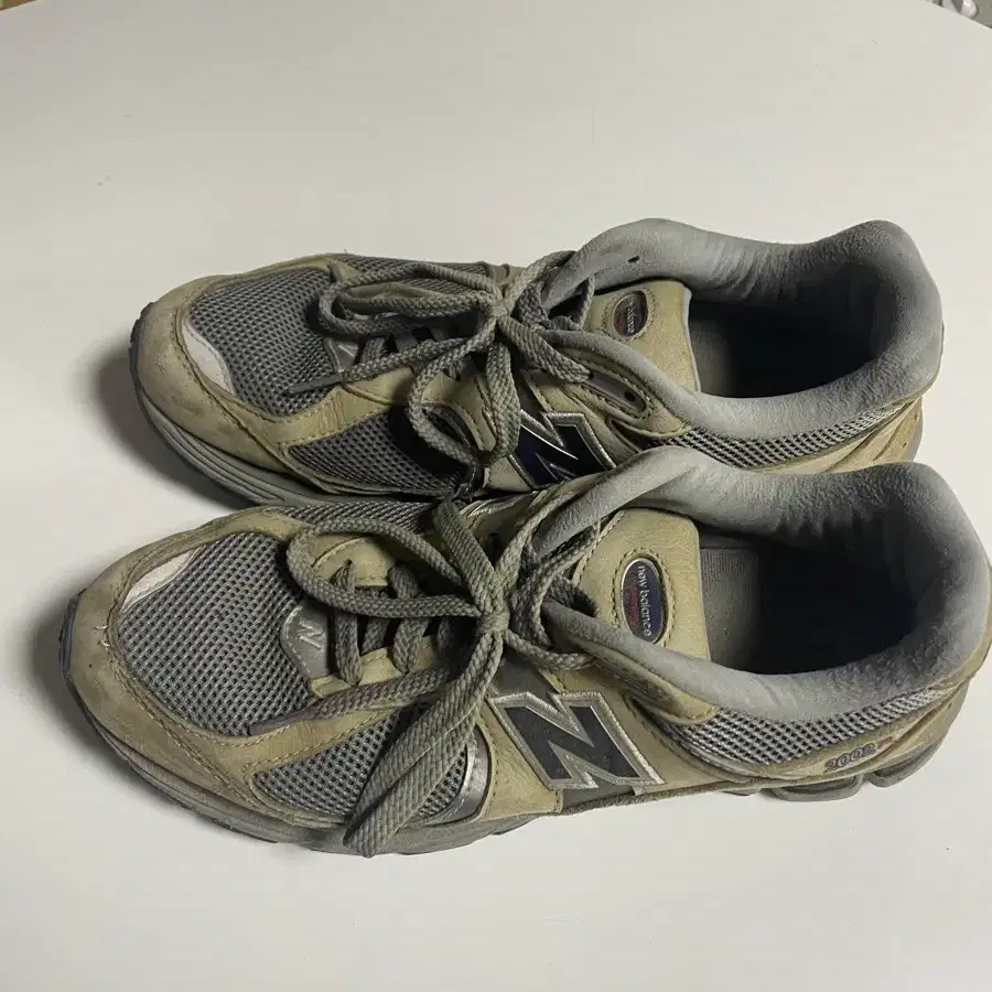 뉴발란스 2002R