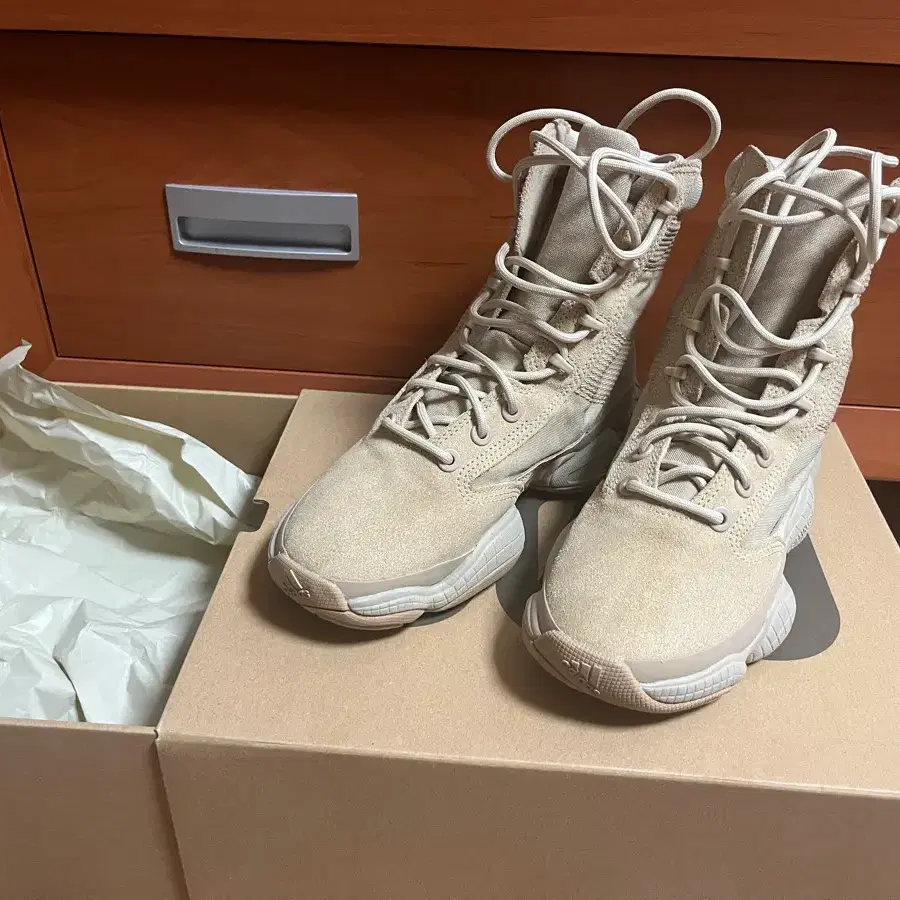 yeezy 이지 500 하이 IF7549 255사이즈