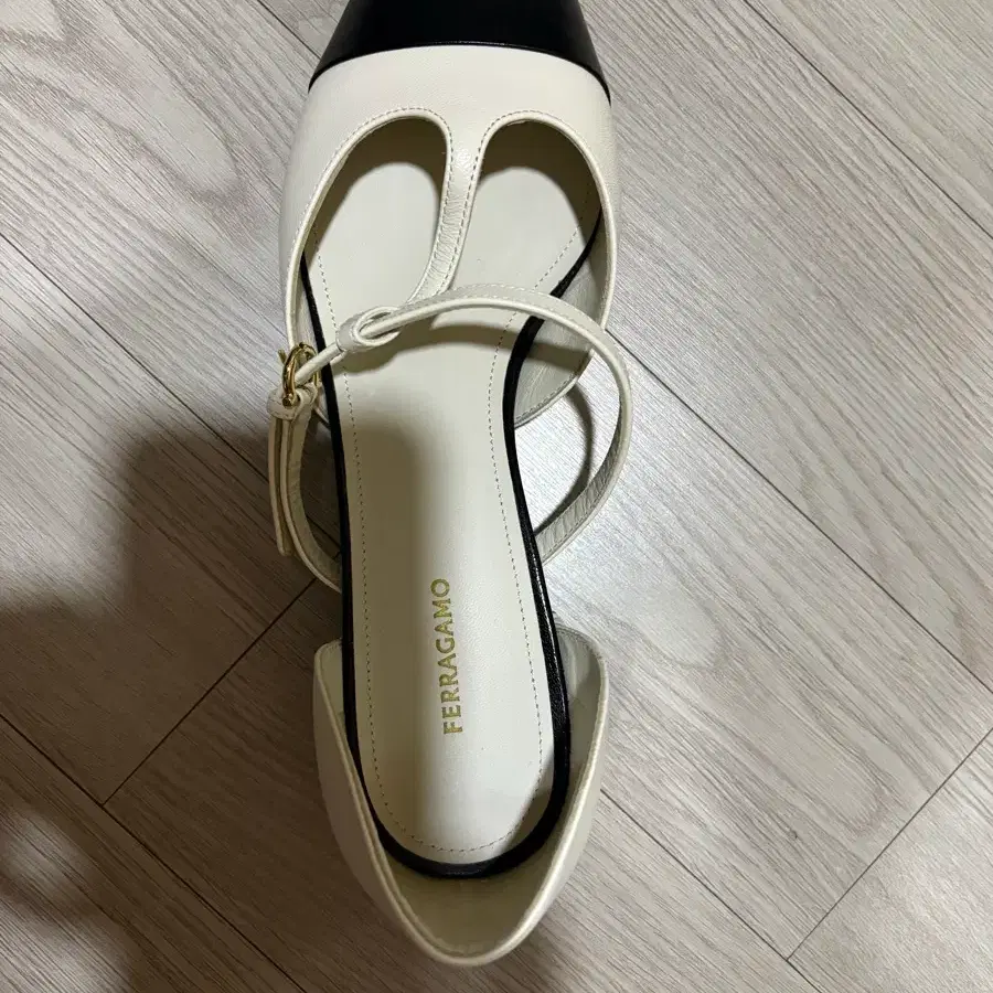 살바토레 페레가모 구두 36 새제품 (정품)