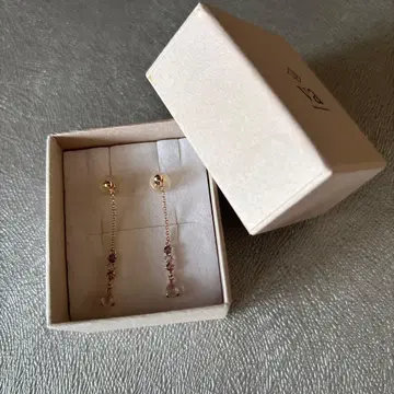 반돔 아오야마 로즈쿼츠 귀걸이