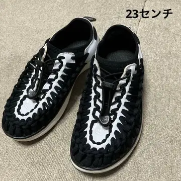 새상품급 KEEN UNEEK O2 팬더 샌들 킨 유니크 23cm