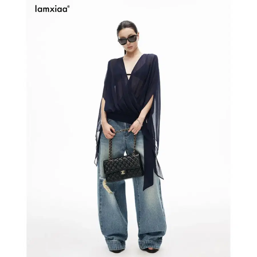 IAMXIAA 아엠시아 블라우스 시폰 브이넥 크로스오버 밑단 타이 디테일 루즈핏 탑