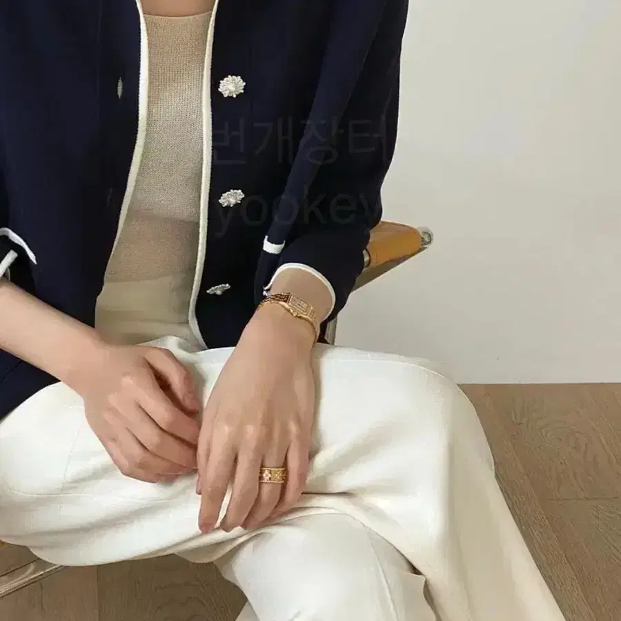 새상품) 융디닷컴 썸머 가디건 네이비 카라 니트 자켓 진주 쥬얼 보석 단추 봄여름