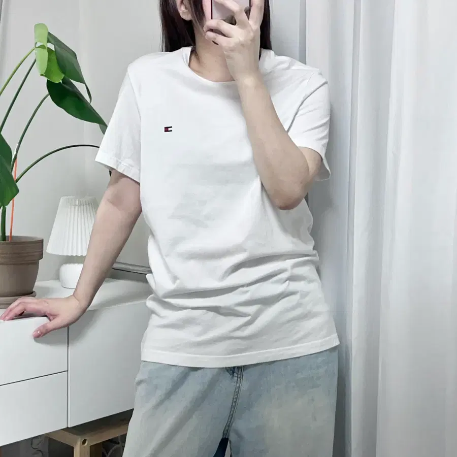 타미 화이트 라운드 반팔티 [ S ]