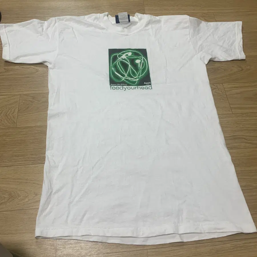 M] 01's 빔즈 25주년 x Aeon London 이어폰 그래픽 반팔티