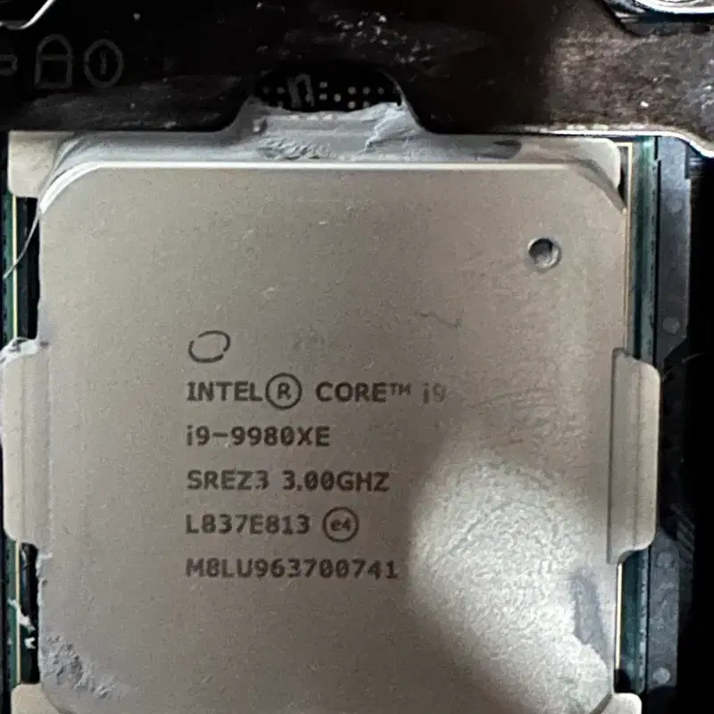 인텔 코어 i9-9980XE 18코어 36스레드 LGA2066 X299 CPU