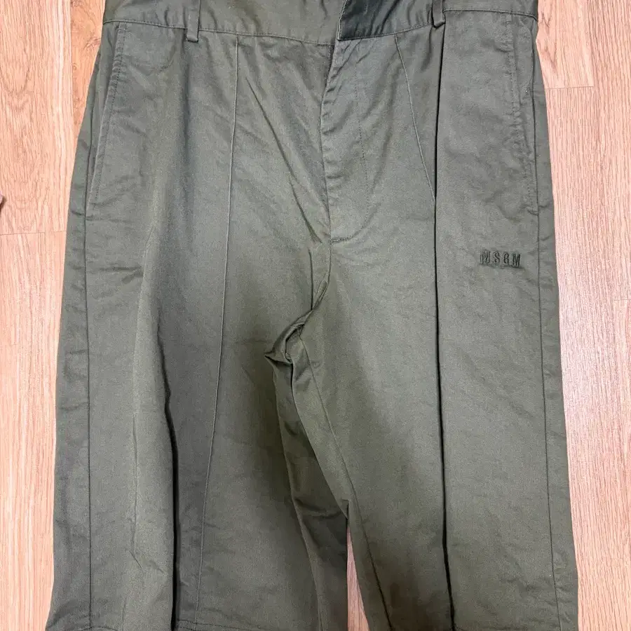MSGM 로고 자수 버뮤다 쇼츠 카키