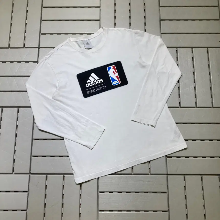 [100]아디스NBA 빅로고 그래픽 긴팔티 화이트 0775