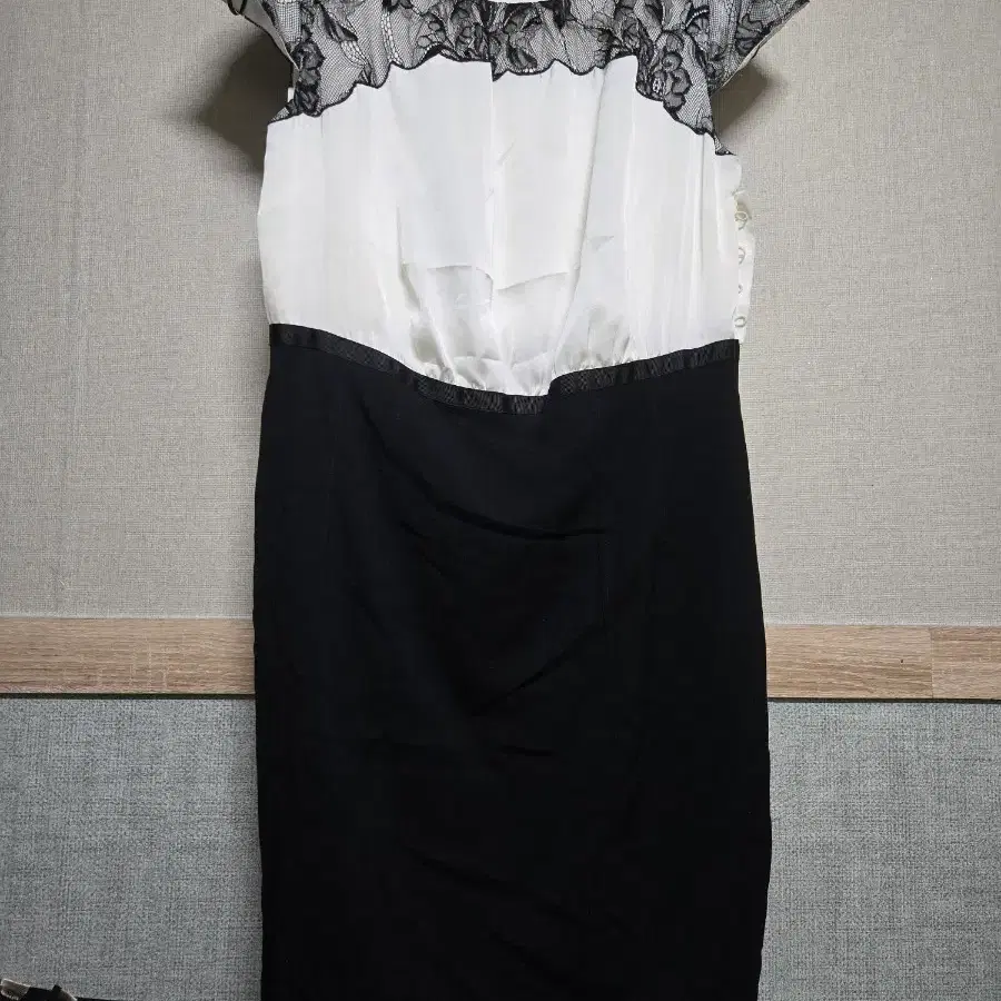 H&M 블랙 화이트 레이스 원피스