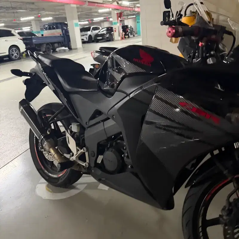 CBR 125R 16년식 1.3만 개인 대차도 봐요