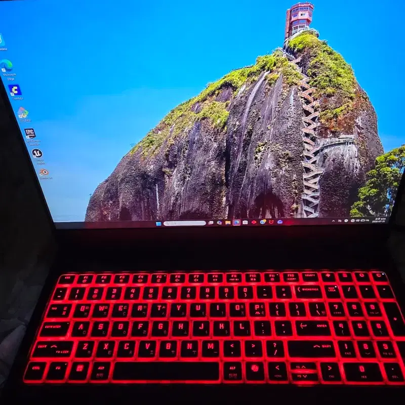 HP OMEN Shadow Black 16-ah0188TX Rtx5090