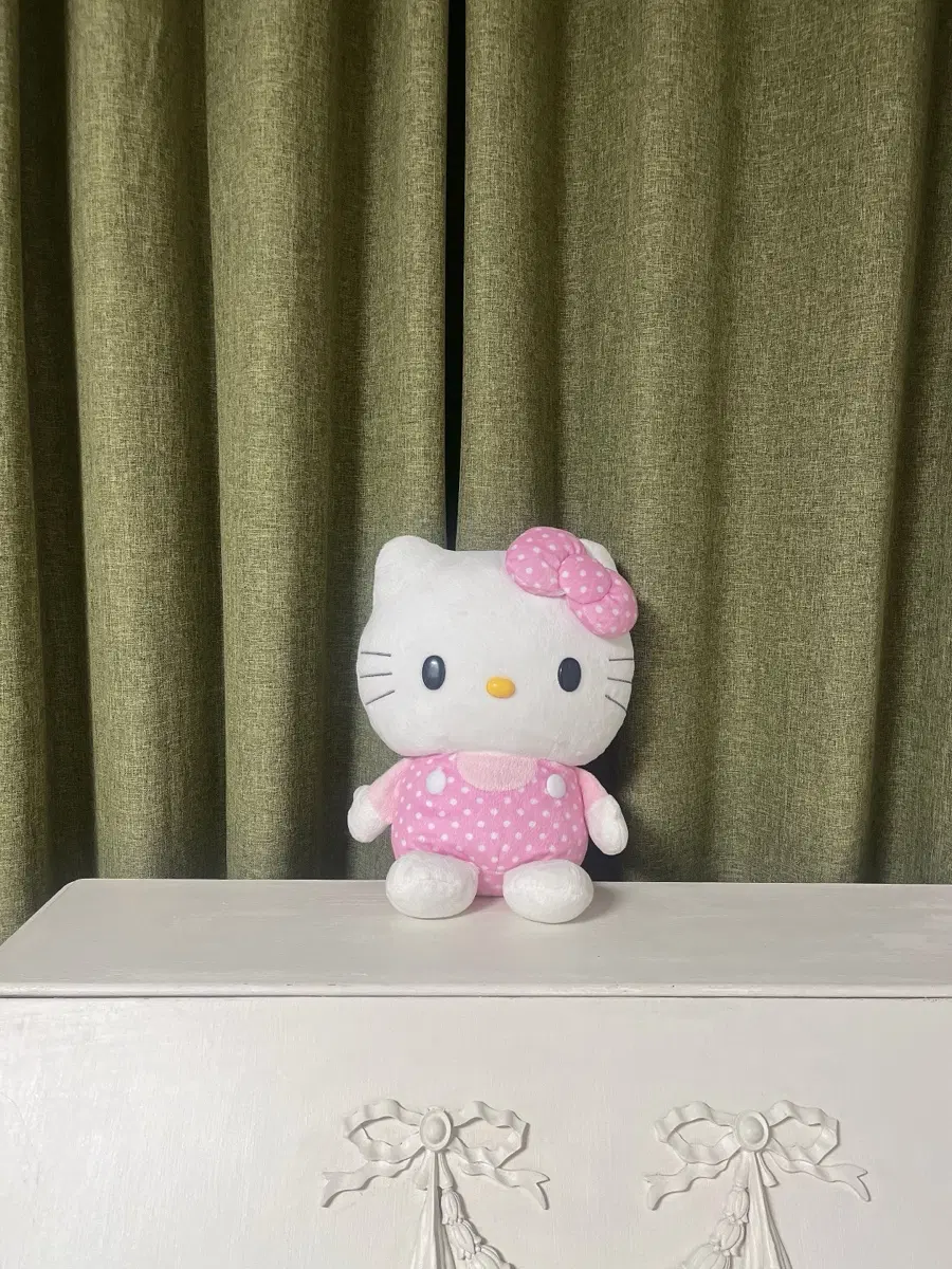 헬로키티 땡땡이 멜빵 인형 중형