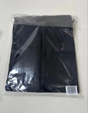 나루세 아이리 차광 후드티 하단 부분만 블랙