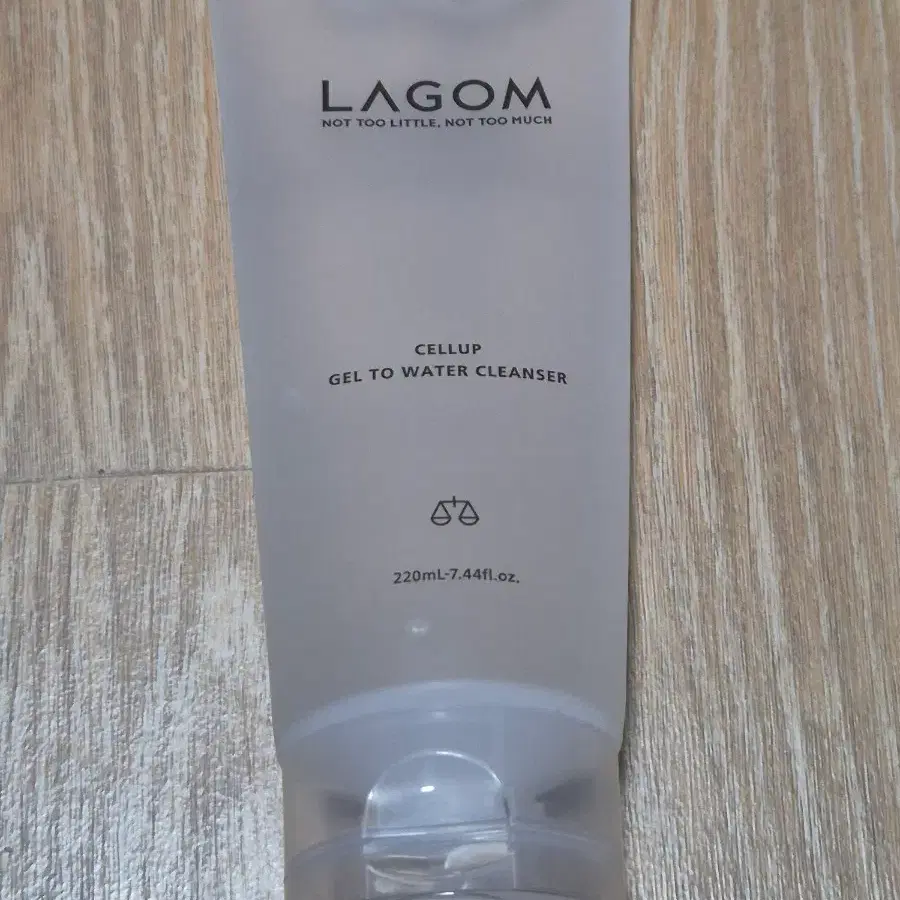 라곰 셀럽 젤 투 워터 클렌저 220ml