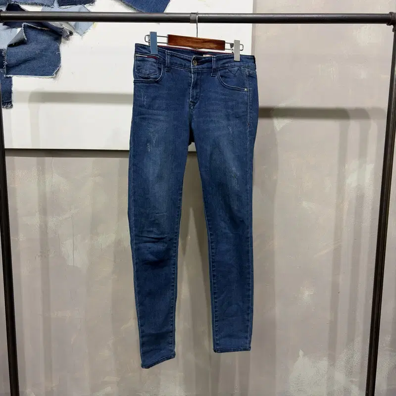 (27인치) 타미힐피거 여성 워싱 스판 데미지 데님팬츠 진청바지