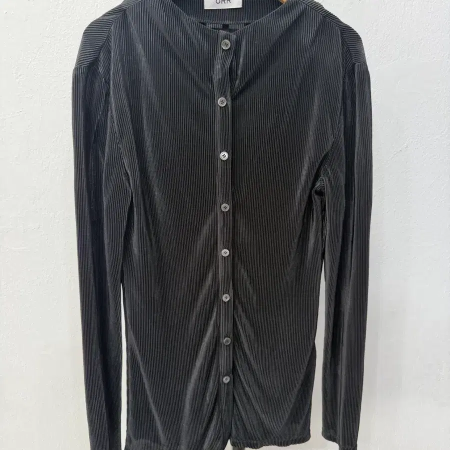 정품) ORR 오르 25ss 여성 핀턱 셔츠 블랙 XS