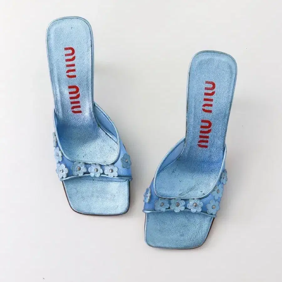 miumiu 플라워 뮬 샌들