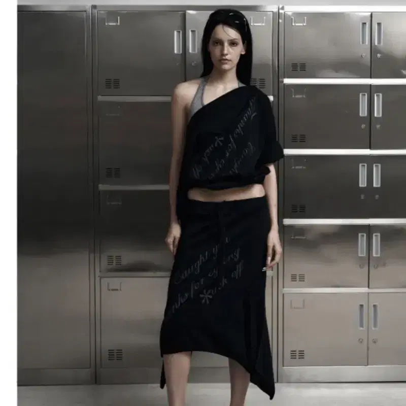 오도어 It girl tee skirt