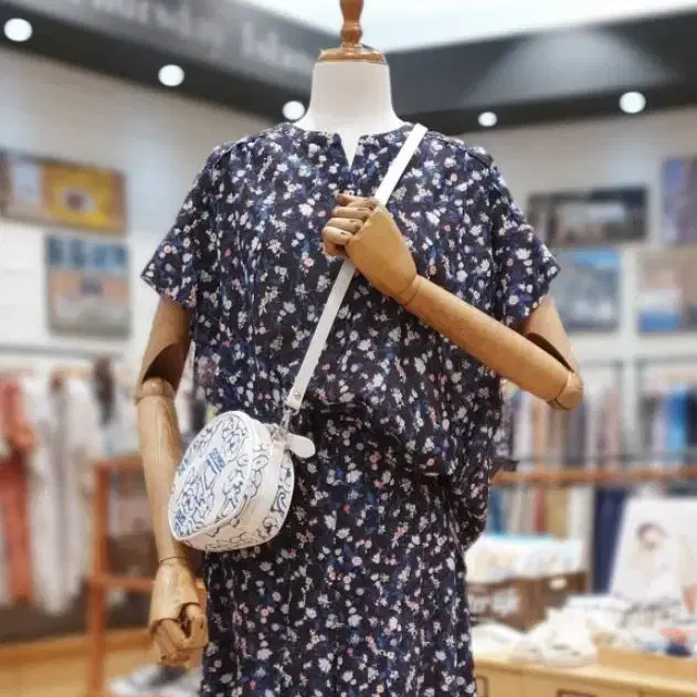 써스데이아일랜드 플라워 루즈핏 블라우스 S