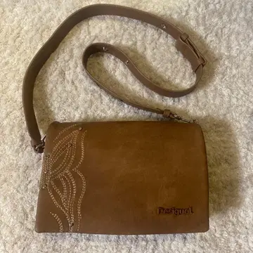 Desigual 나비 자수 크로스 바디백 숄더백 브라운