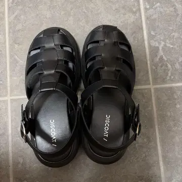 디스커트 구르카 샌들 블랙