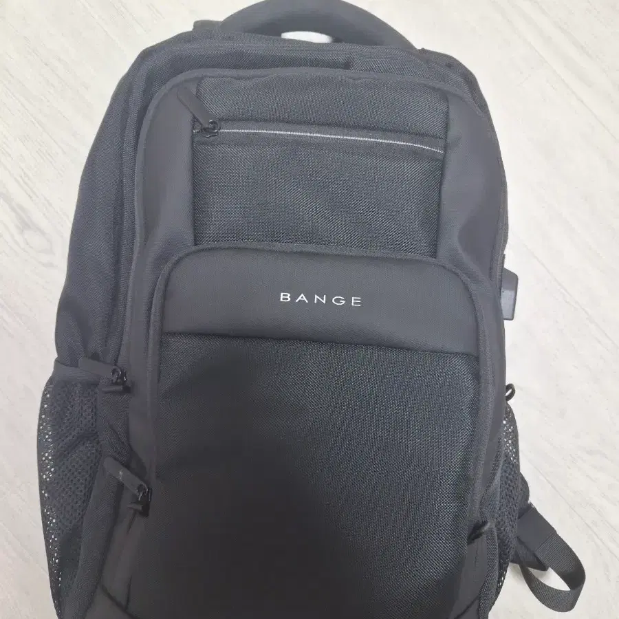 뱅크 백팩 블랙