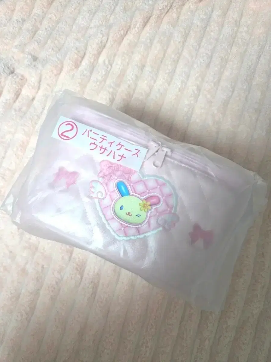 산리오 아타리 쿠지 2번상 우사하나 베니티백