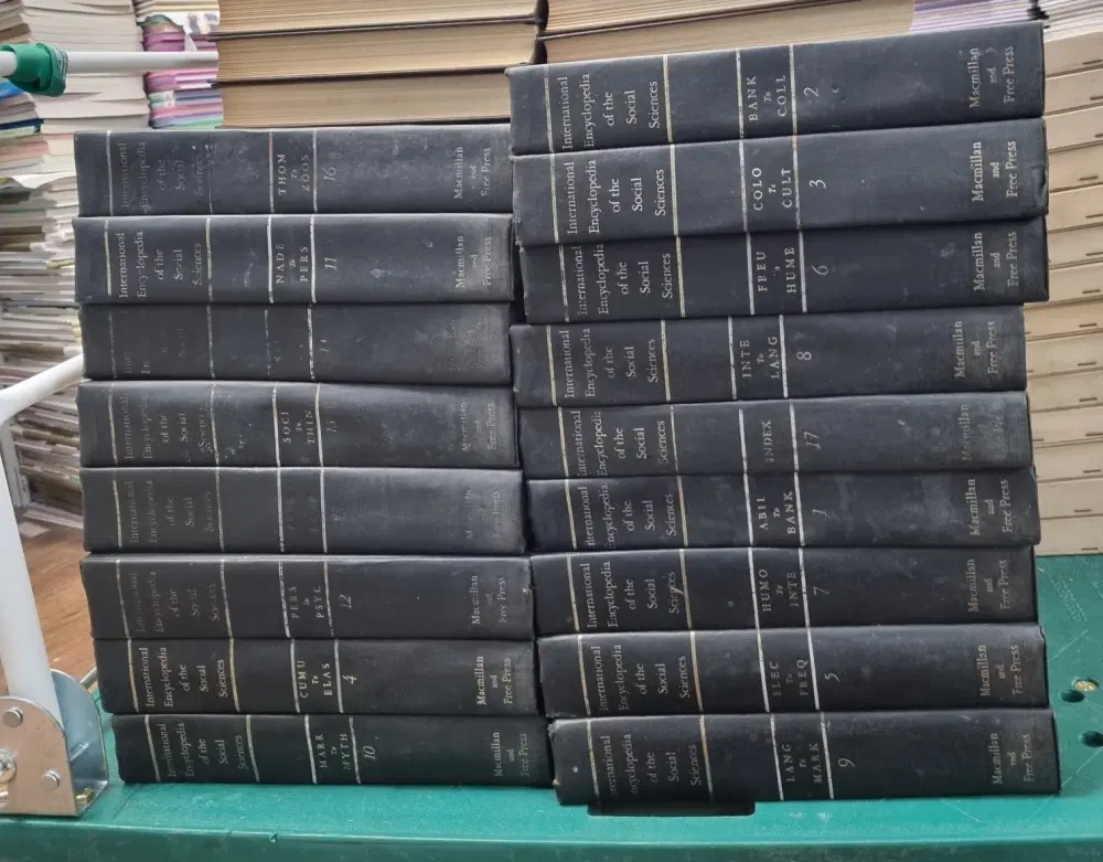 International Encyclopedia of the Social Sciences / Macmillan and Free Press 17권 세트 사회과학 중고책