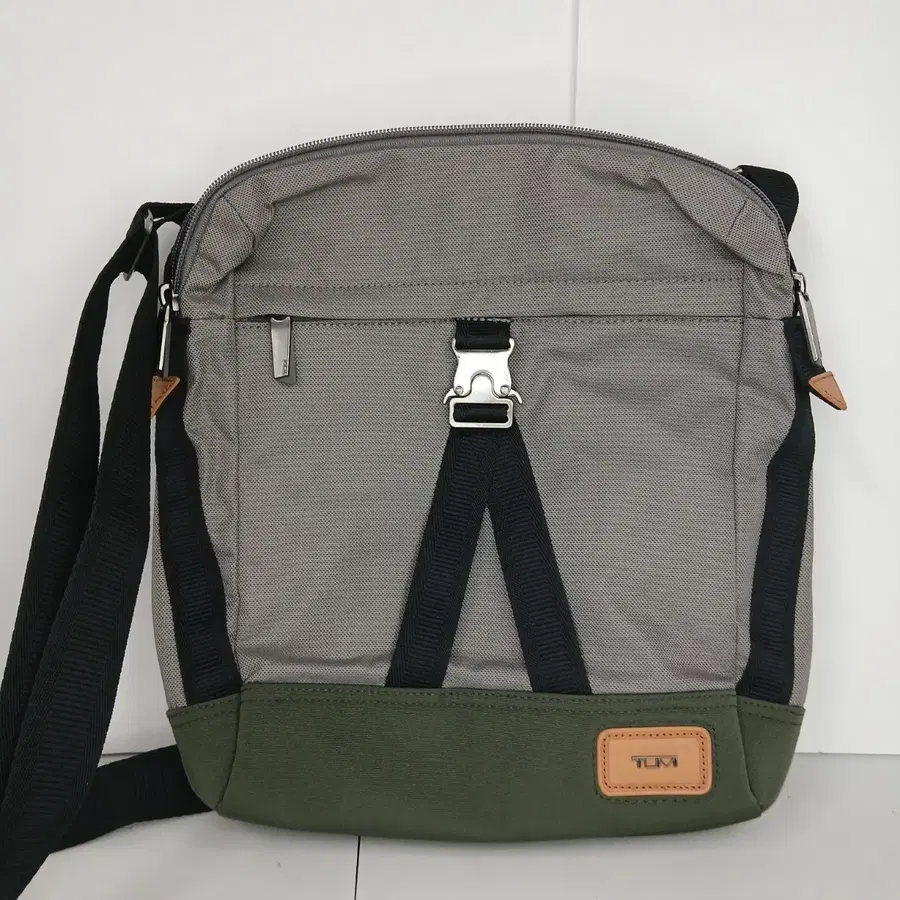 TUMI 투미 알파 크로스 바디백 그레이/카키