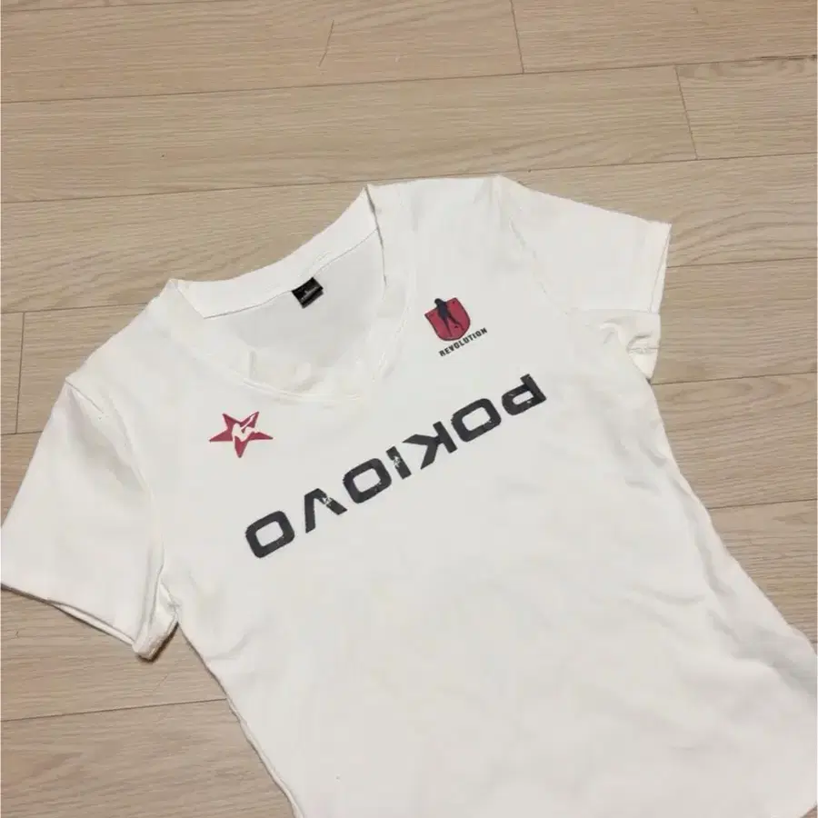 브이넥 슬림핏 반팔
