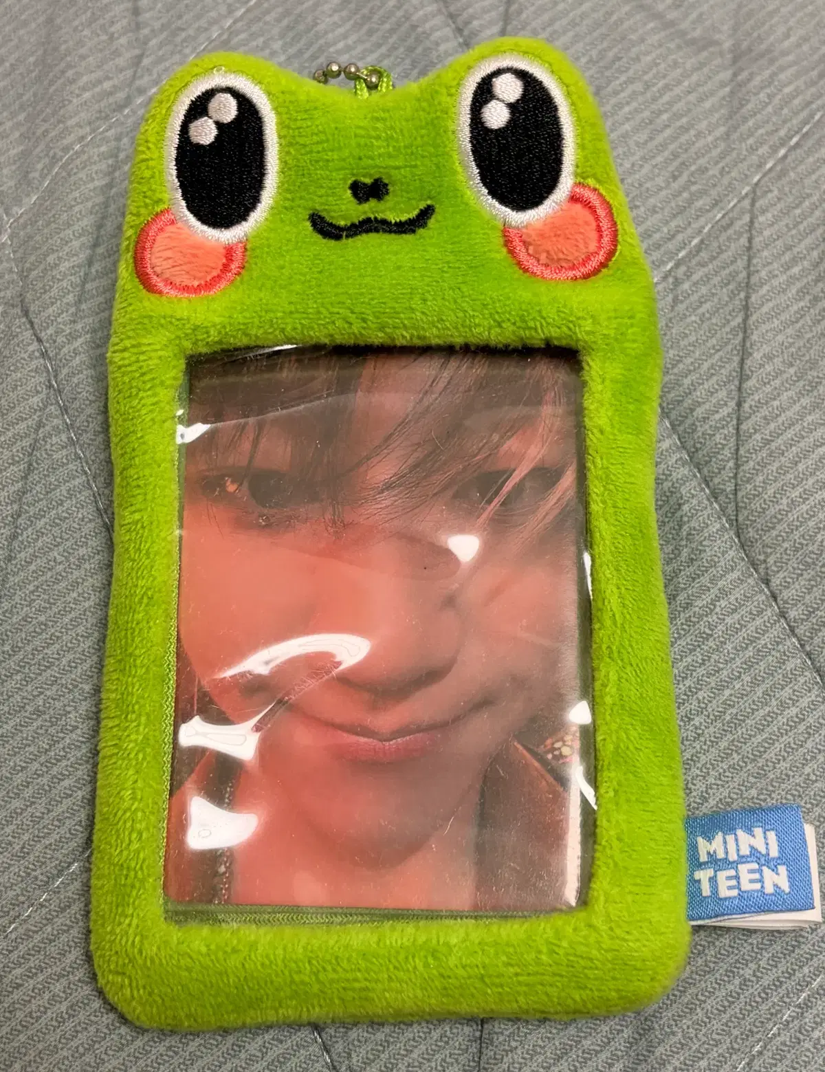 Seventeen the8 dipal poca holder