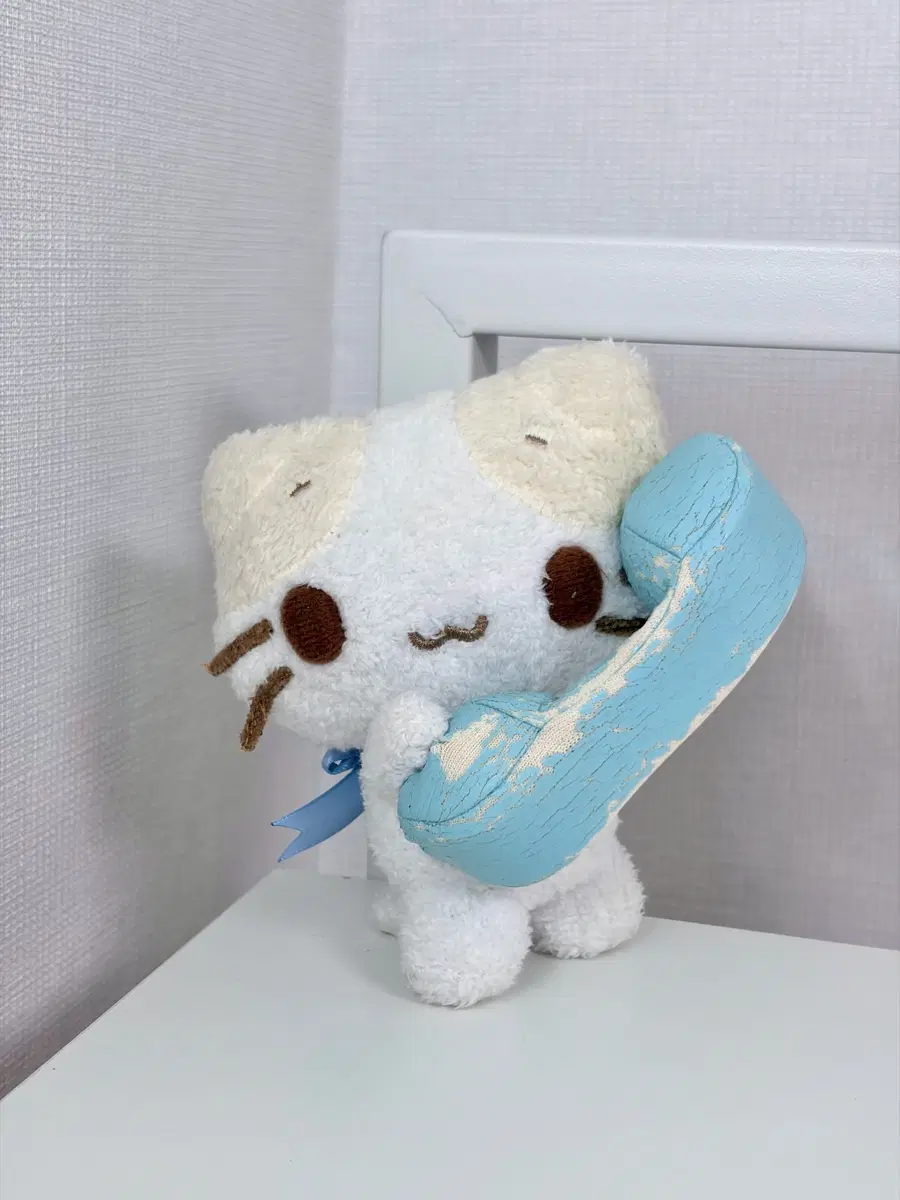 고전 마슈마로 인형 전화 중