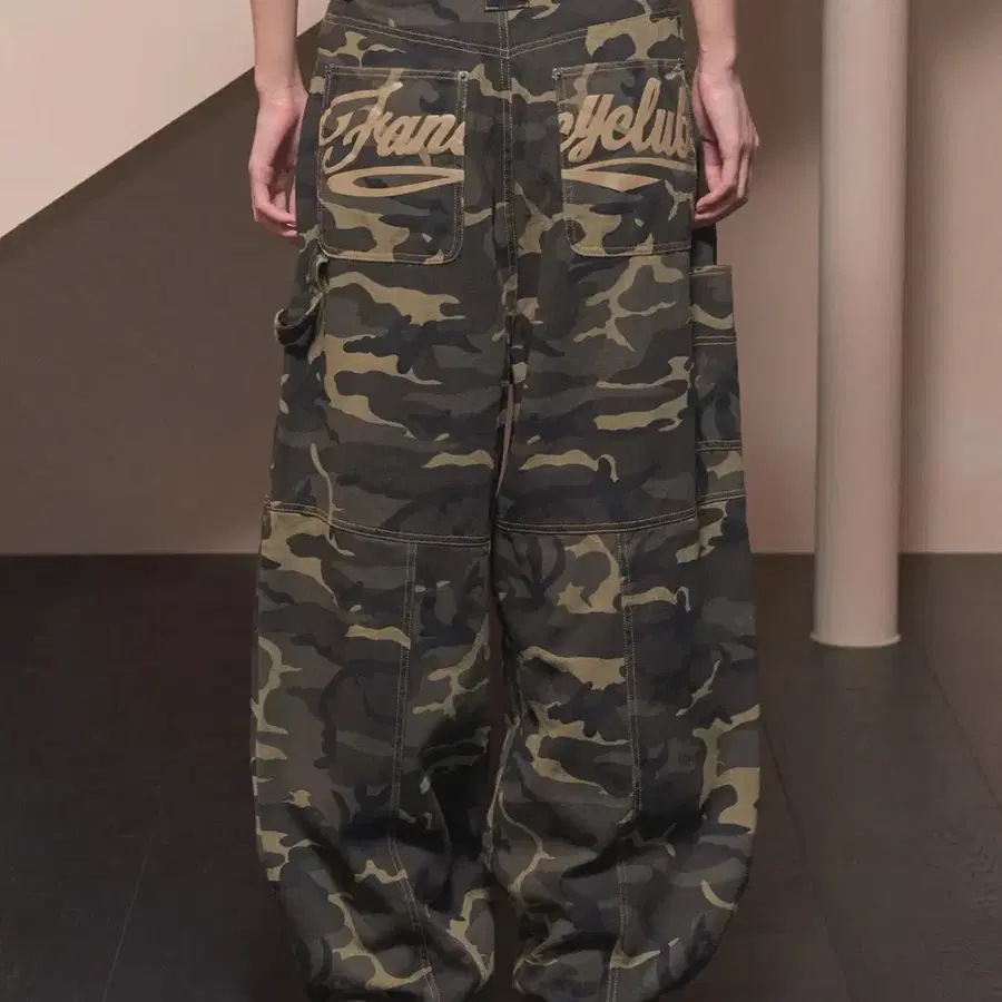 팬시클럽 카펜더 레터링 데님 팬츠 밀리터리 카모