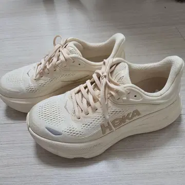 HOKA