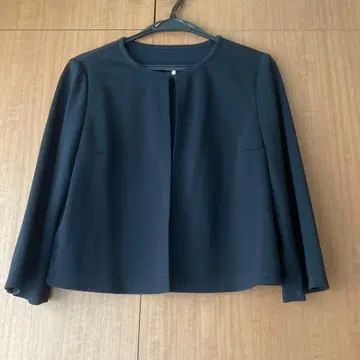 고급스러운 레리안의 블랙 가디건