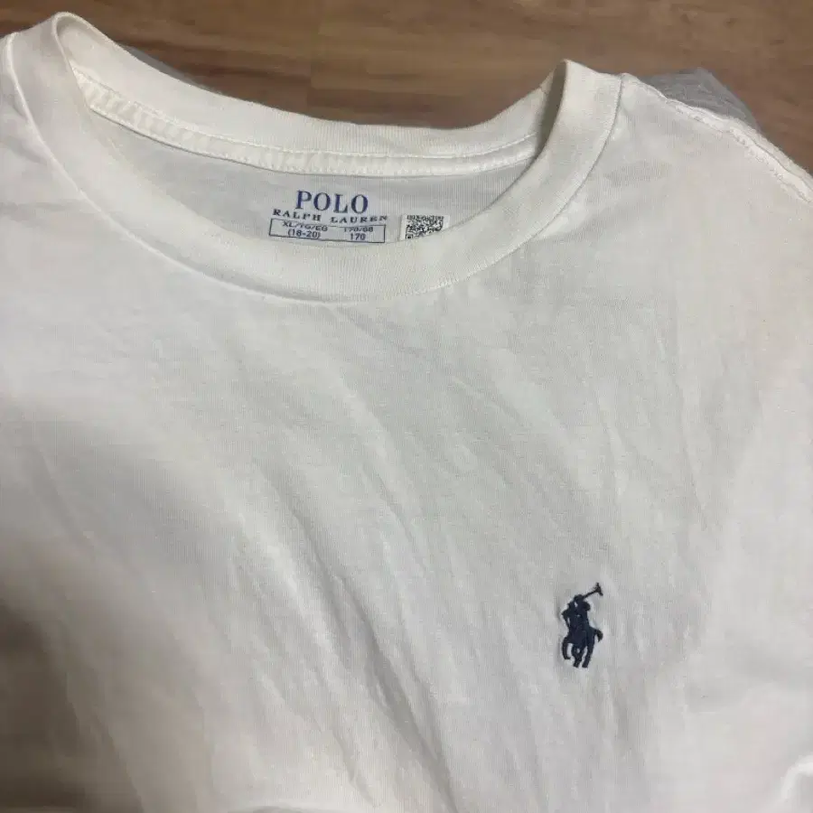폴로 화이트 롱슬리브 XL