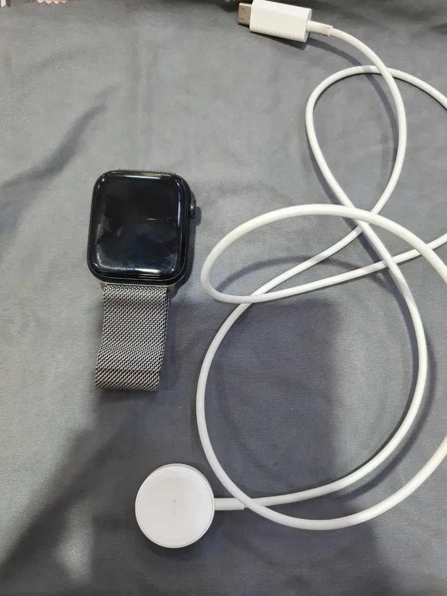 애플워치 SE 2세대 GPS 모델 44mm 블랙 판매합니다
