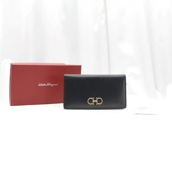 Ferragamo(페라가모) 22 D779 블랙 카프스킨 금장 바라 콘티넨탈 장지갑