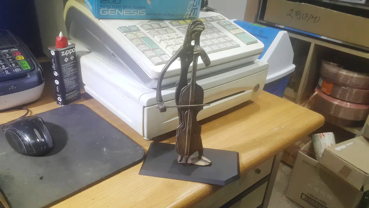 동조각상 - 첼로를 연주하는 여인