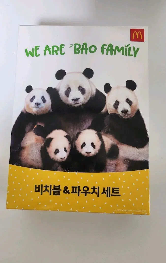 맥도날드 WE ARE 'BAO FAMILY' 비치볼 & 파우치 세트