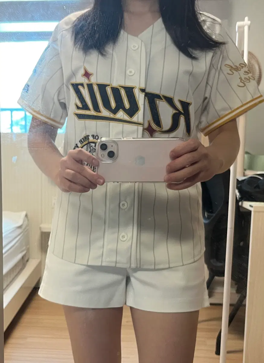 케이티위즈 안현민 신인왕 유니폼 XS 팝니다