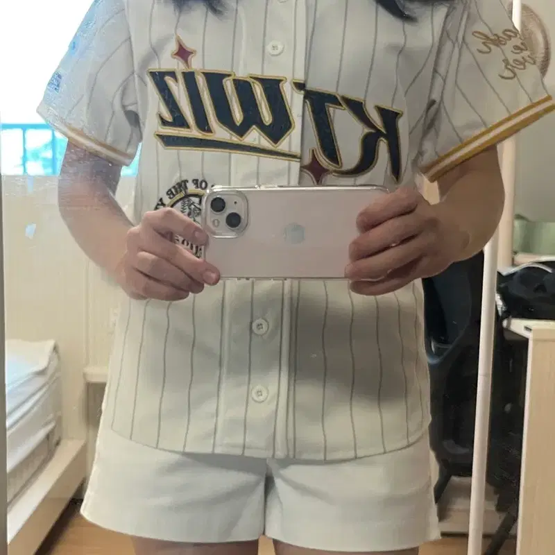 케이티위즈 안현민 신인왕 유니폼 XS 팝니다
