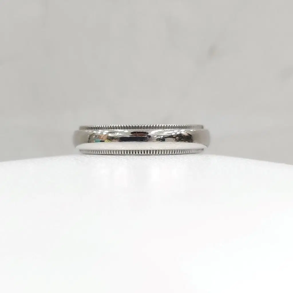 티파니앤코 투게더 밀그레인 밴드링 플래티늄 4mm 6.5호